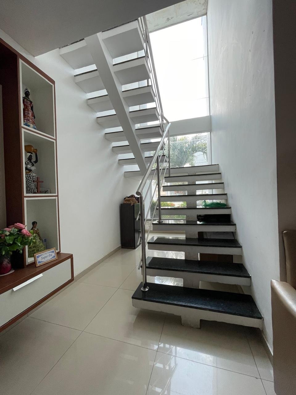 Casa para venda no Condomínio Jardim Espanha.  2 pavimentos.