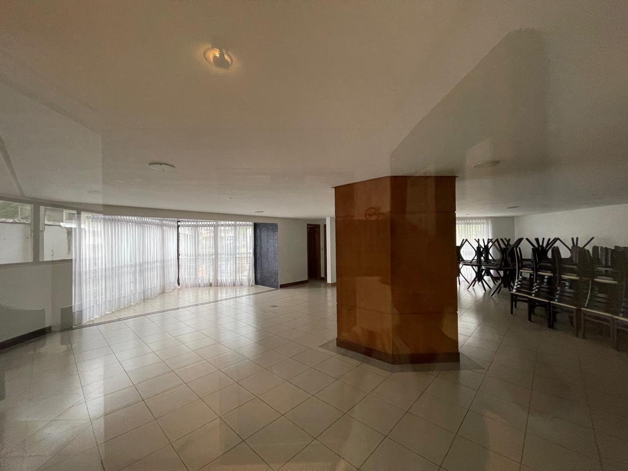 Vendo apartamento no Edifício Chamonix. 3 suítes