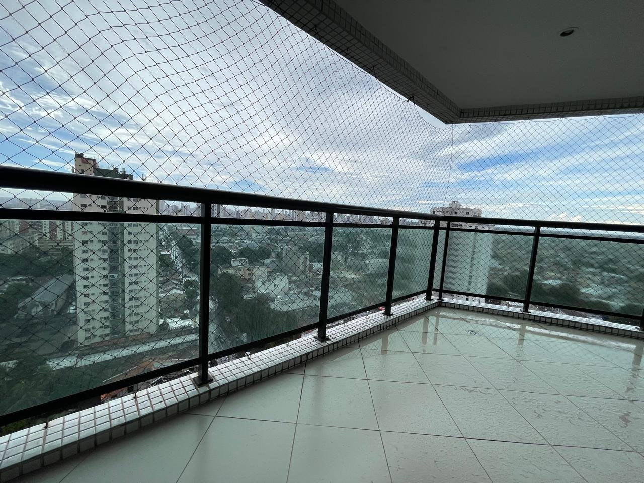 Vendo apartamento no Edifício Chamonix. 3 suítes