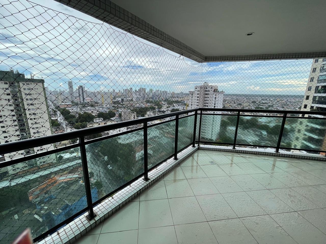 Vendo apartamento no Edifício Chamonix. 3 suítes